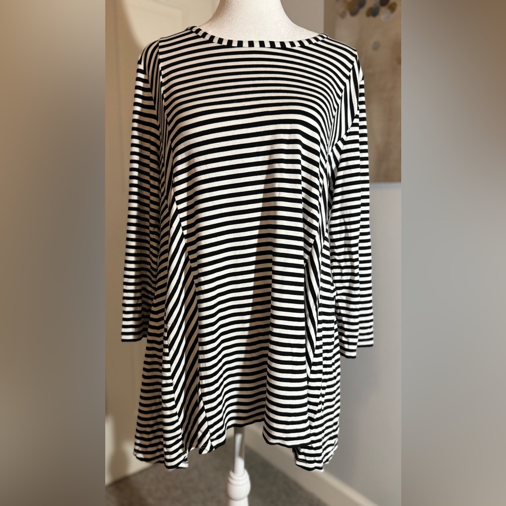 Chico’s Black White Stripe Tunic Top Shirt Asymmetric Hankie Hem Stretch 1 Med